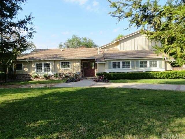 Beautiful Ranch Style Home with Circular Driveway