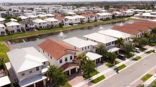 10434 NW 70th Ln, Doral, FL 33178 - photo 1