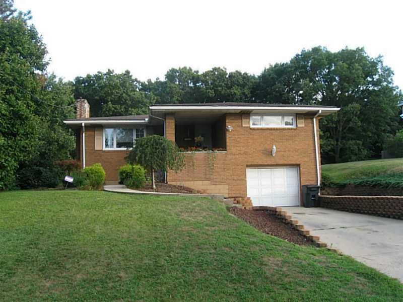 1933 Brodview St, Aliquippa, PA 15001 - photo 1