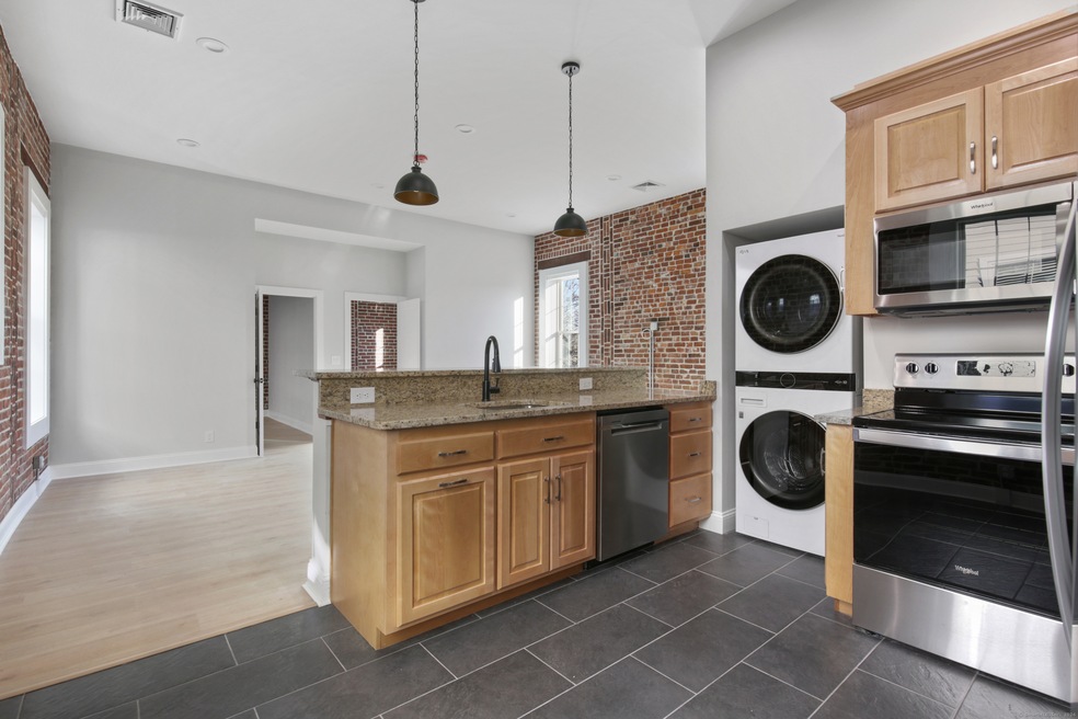 29 W Broad St unit 2, Pawcatuck, CT 06379 - photo 1