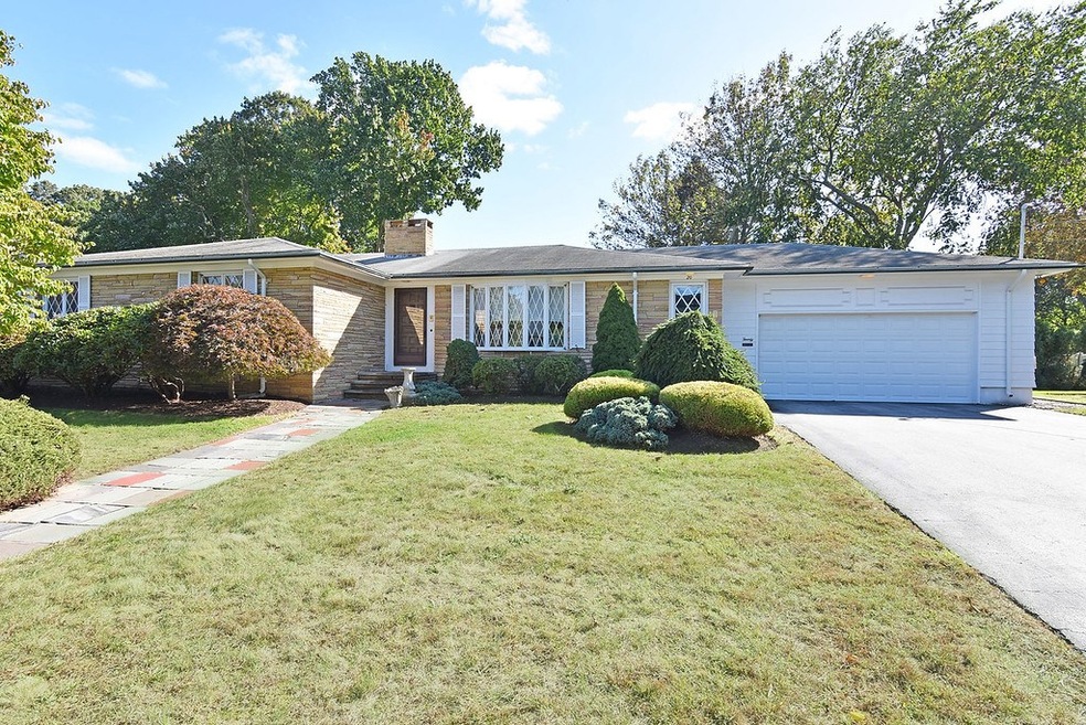 20 W Blue Ridge Rd, Cranston, RI 02920 - photo 1
