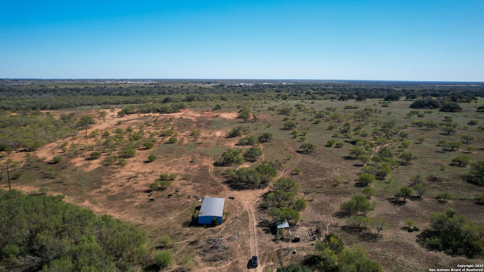 2452 2nd St, Pleasanton, TX 78064 - photo 1