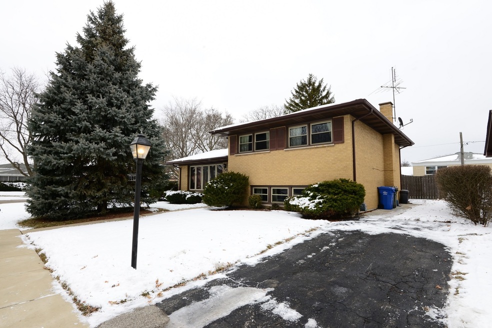 1921 S Tures Ln, Des Plaines, IL 60018 - photo 1