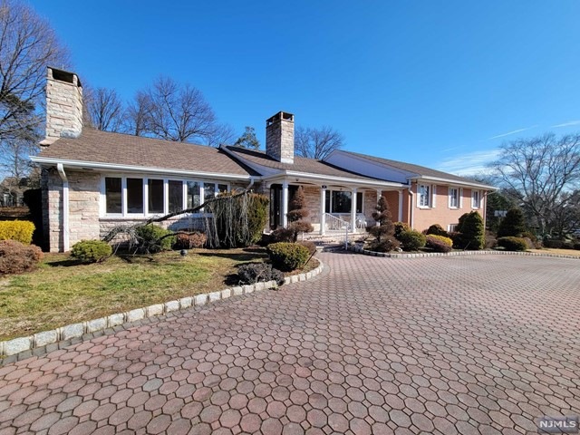 189 Alpine Dr, Paramus, NJ 07652 - photo 1