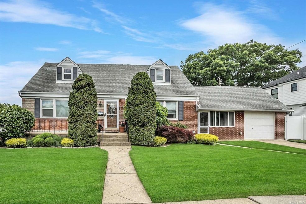 290 Claflin Blvd, Franklin Square, NY 11010 - photo 1