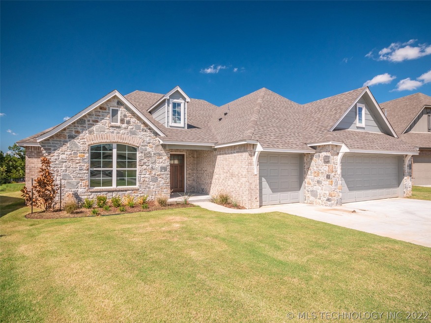 Beautiful Brand New Construction in Brighton Villa