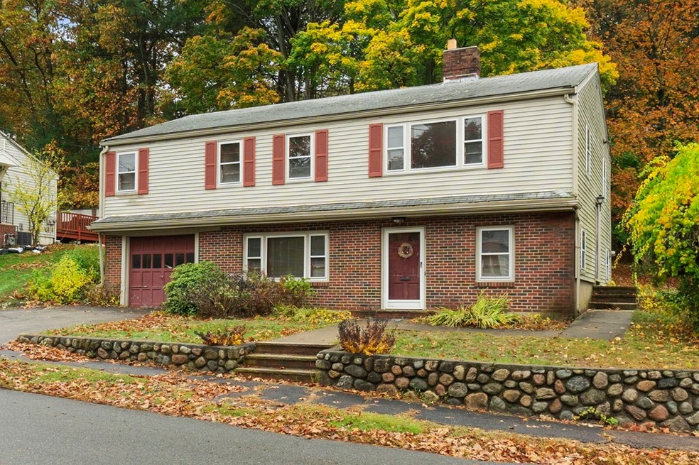 8 Mcintyre Rd, Saugus, MA 01906 - photo 1