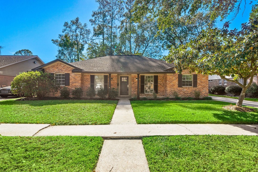 1115 Cottage Oak Ln, Houston, TX 77091 - photo 1