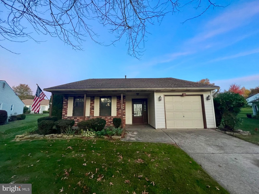 107 Deep Hollow Cir, Columbus, NJ 08022 - photo 1