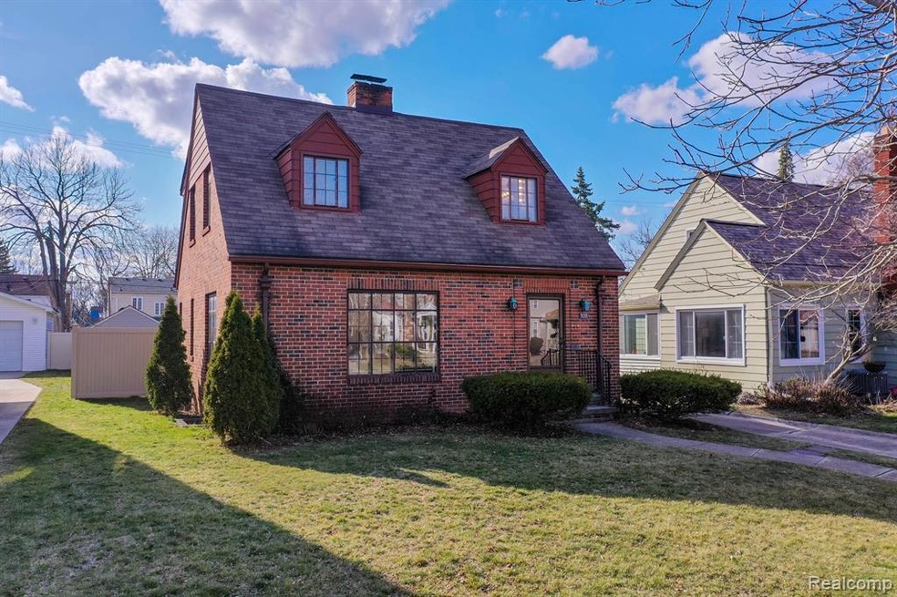 928 S Franklin Ave, Flint, MI 48503 - photo 1