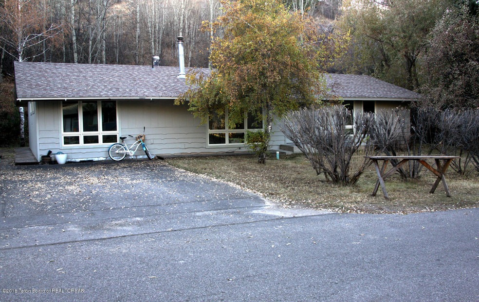 Scott Exterior 2 100 dpi