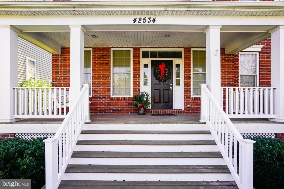 42534 Neighborly Ln, Chantilly, VA 20152 - photo 1