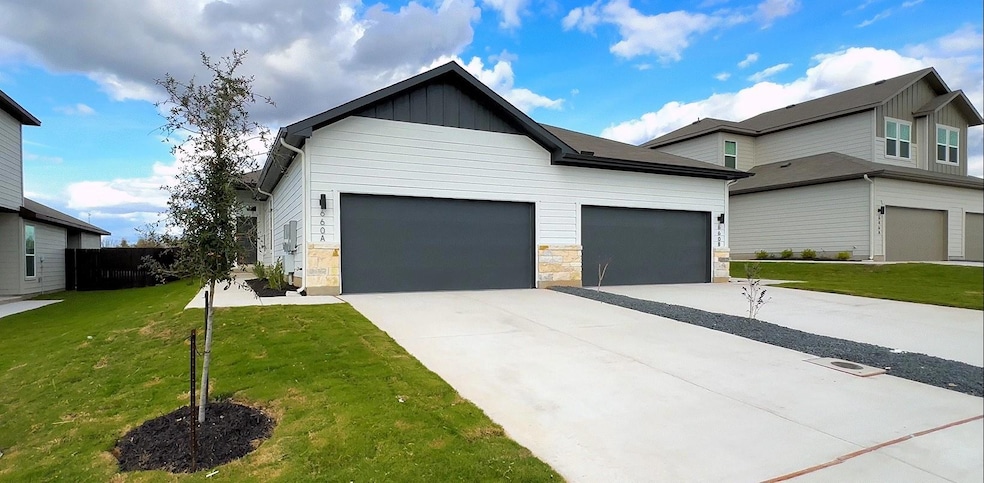 View of front of property featuring a front lawn,