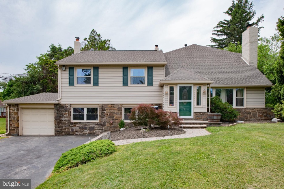 4024 Macniff Dr, Lafayette Hill, PA 19444 - photo 1