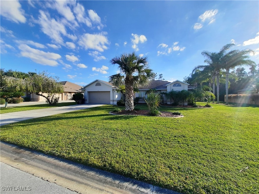 Ranch-style house with driveway, a front lawn, an