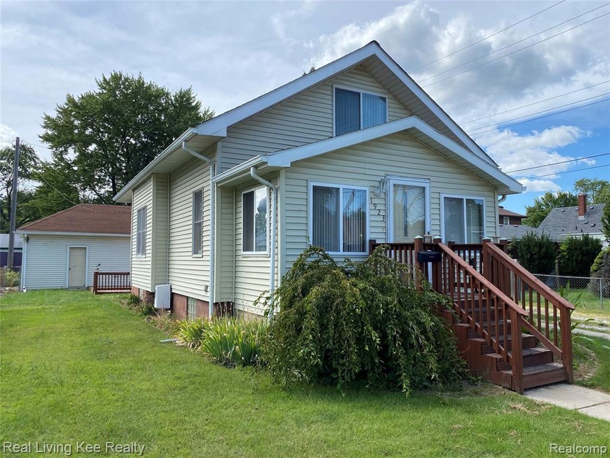 1923 15th St, Port Huron, MI 48060 - photo 1