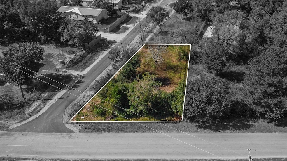 20497 Cochran Rd, Prairie View, TX 77445 - photo 1