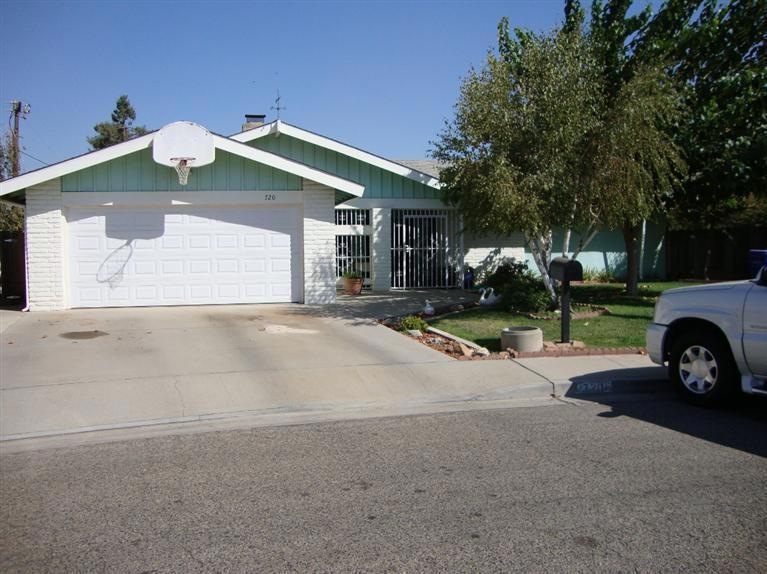 720 Carmelita St, Porterville, CA 93257 - photo 1