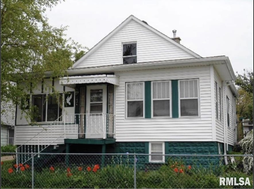 1634 W 2nd St, Davenport, IA 52802 - photo 1