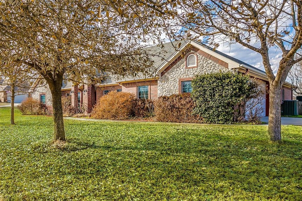 152 Overton Ridge Cir, Weatherford, TX 76088 - photo 1