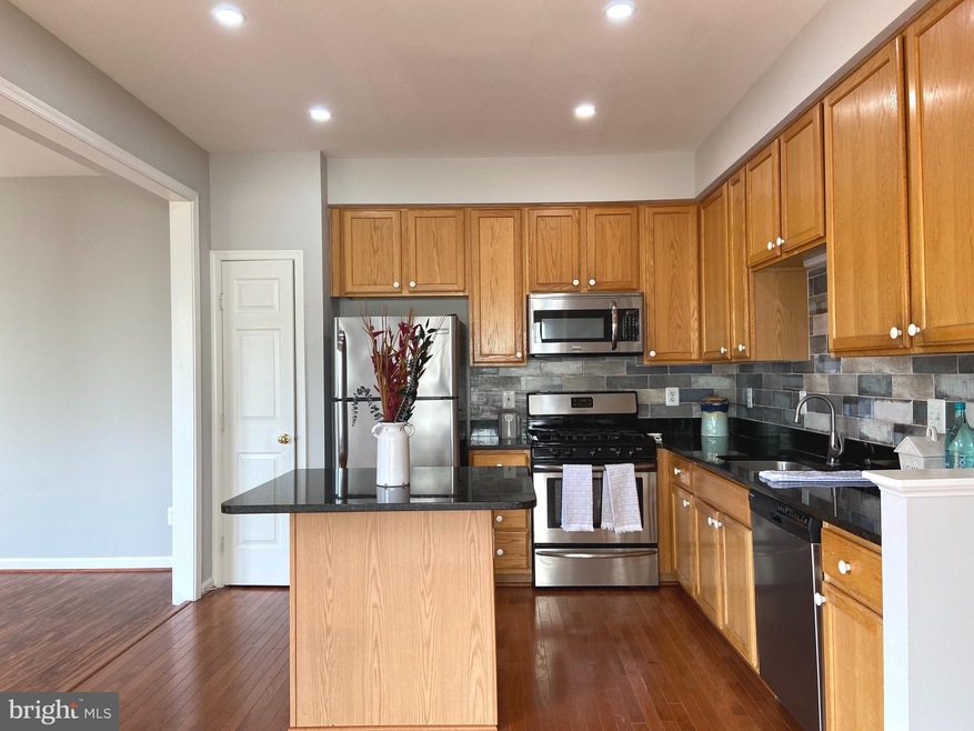 2537 Banshire Dr, Herndon, VA 20171 - photo 1