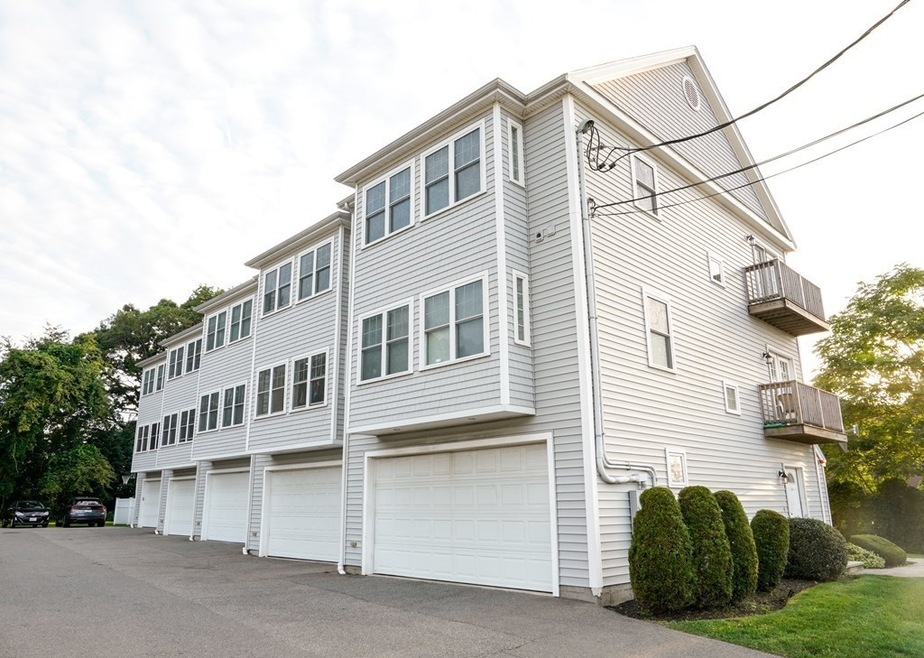399 Sea St unit B, Quincy, MA 02169 - photo 1