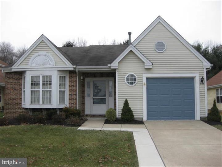 634 Cascade Dr S, Mount Laurel, NJ 08054 - photo 1