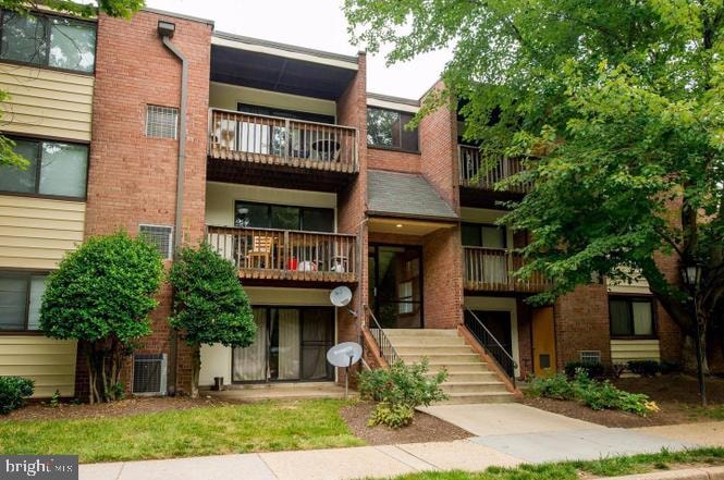 10720 West Dr unit 202, Fairfax, VA 22030 - photo 1