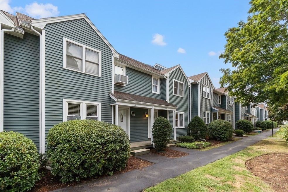 551 Hildreth St unit 10, Dracut, MA 01826 - photo 1