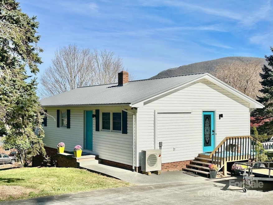 411 Poplar Ave, West Jefferson, NC 28694 - photo 1