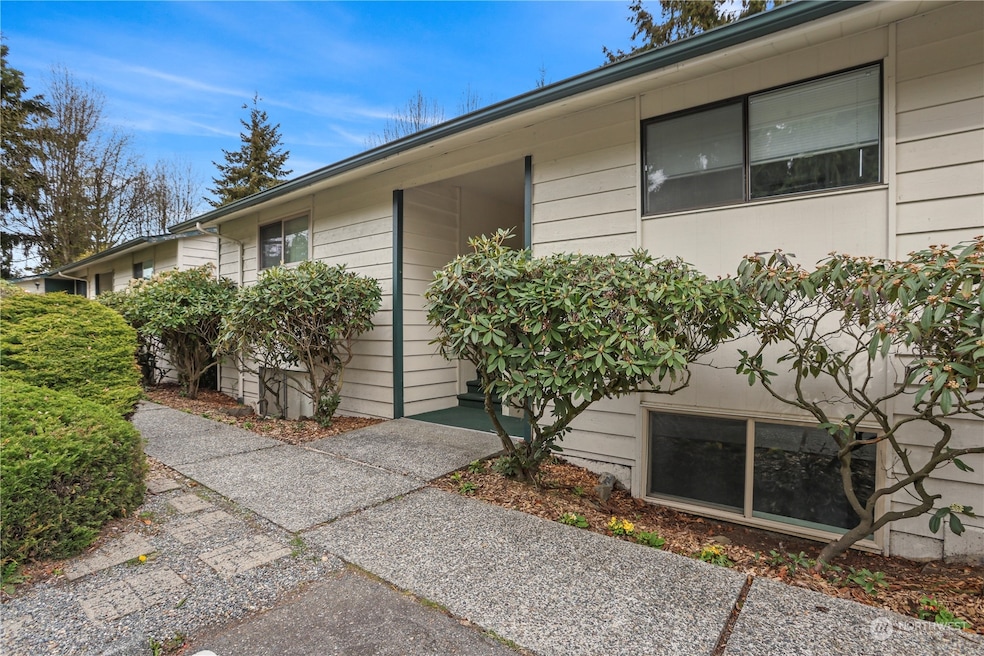 8303 212th St SW unit 4, Edmonds, WA 98026 - photo 1