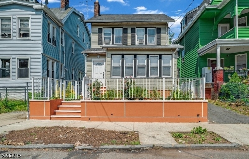 1041 Hunterdon St, Newark, NJ 07112 - photo 1