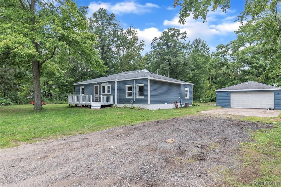 White Lk Privileges, 1.5 acres & a pond