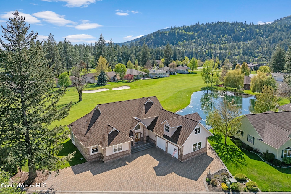 On Twin Lakes Village Golf Course