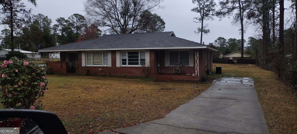 137 S First Ave, Mc Rae, GA 31055 - photo 1