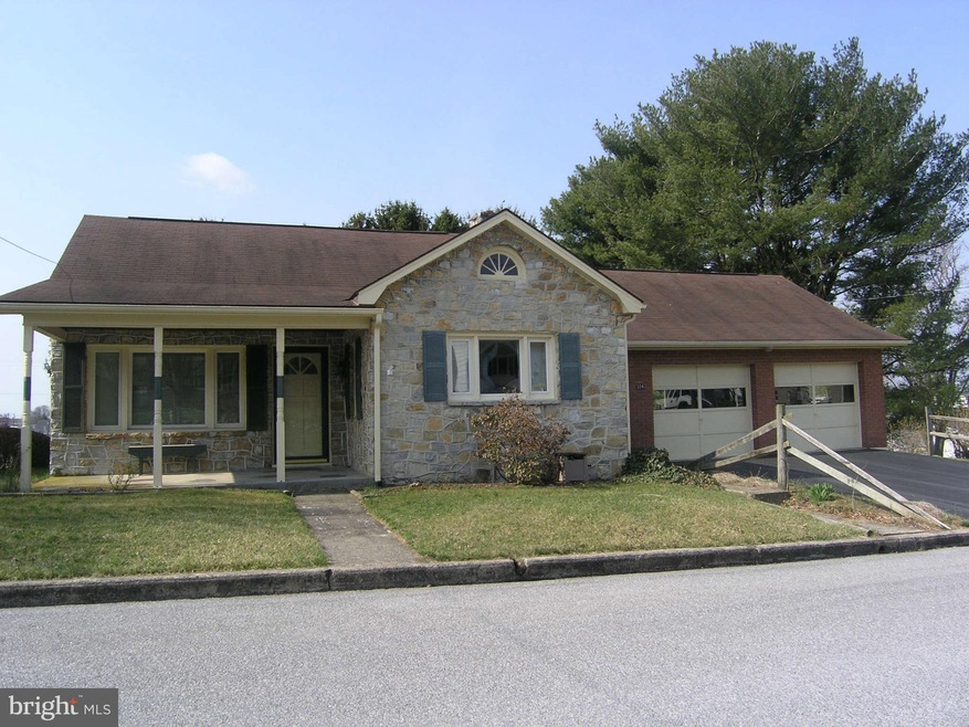 324 Commerce St, Waynesboro, PA 17268 - photo 1