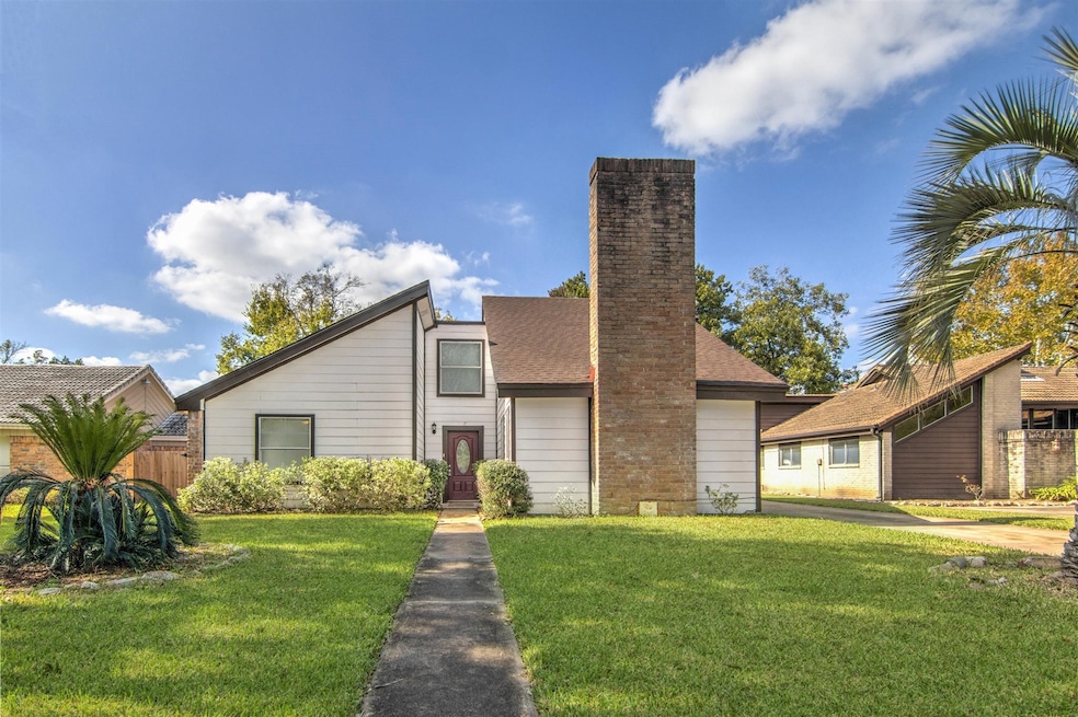 7635 Athlone Dr, Houston, TX 77088 - photo 1