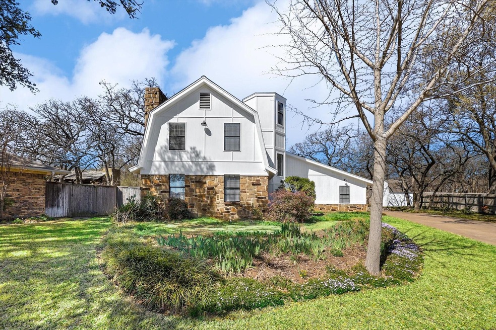 200 Eagle Ct, Bedford, TX 76021 - photo 1