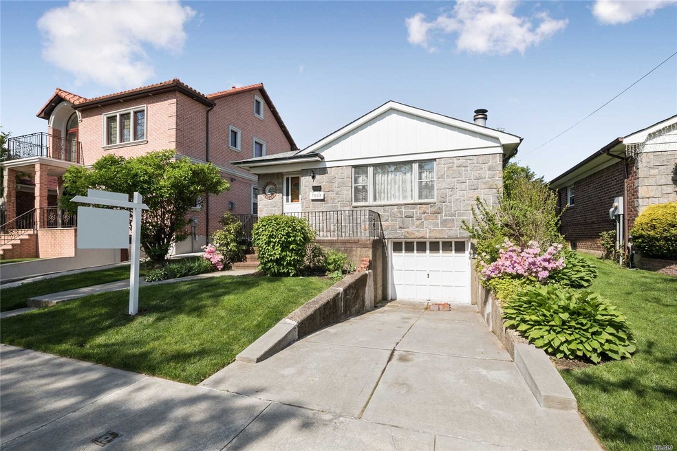 70-08 170th St, Flushing, NY 11365 - photo 1