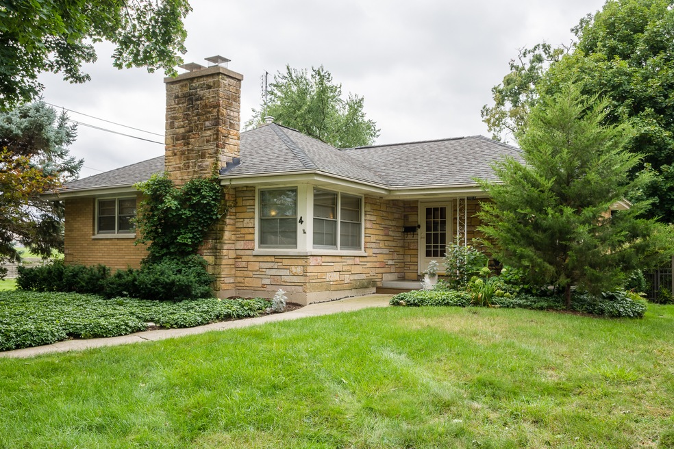 4 River Bluff Rd, Elgin, IL 60120 - photo 1