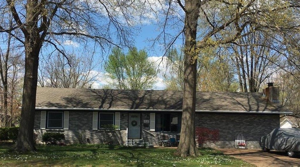 1211 Morgan Ave, Parsons, KS 67357 - photo 1