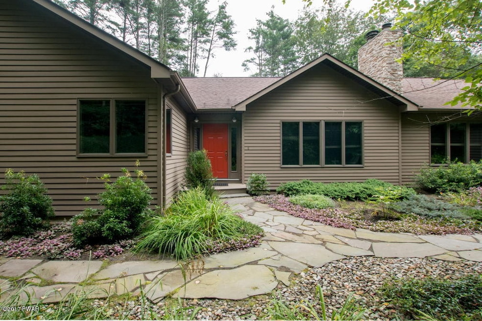 115 Millcreek Ct, Milford, PA 18337 - photo 1