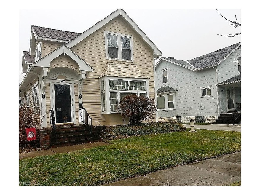 Lovely colonial, approx. 1290 square feet of cute 
