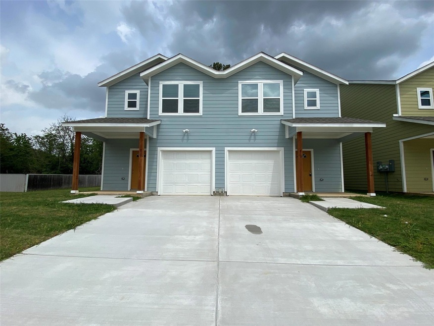 813 W Coffin St unit 813, Denison, TX 75020 - photo 1