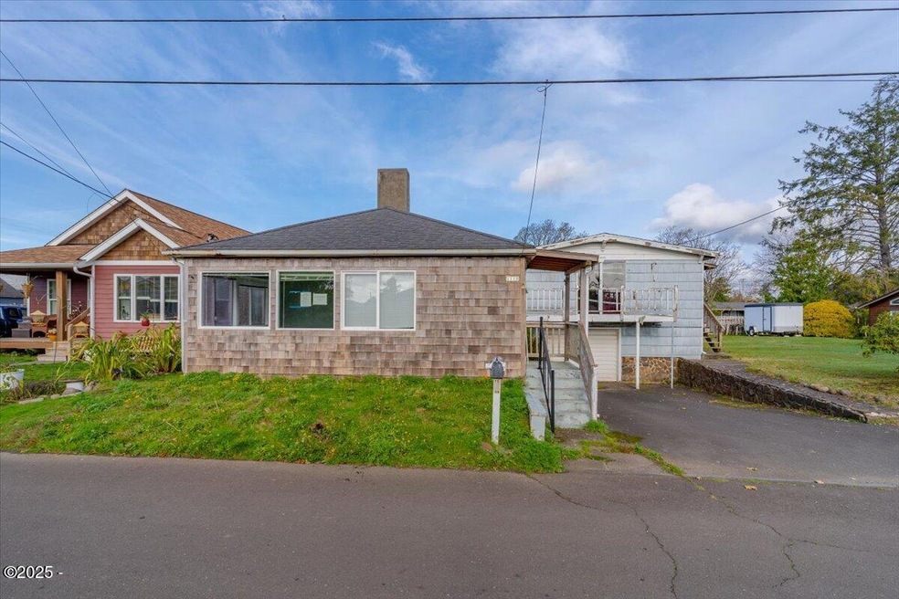 1116 6th Ave, Seaside, OR 97138 - photo 1