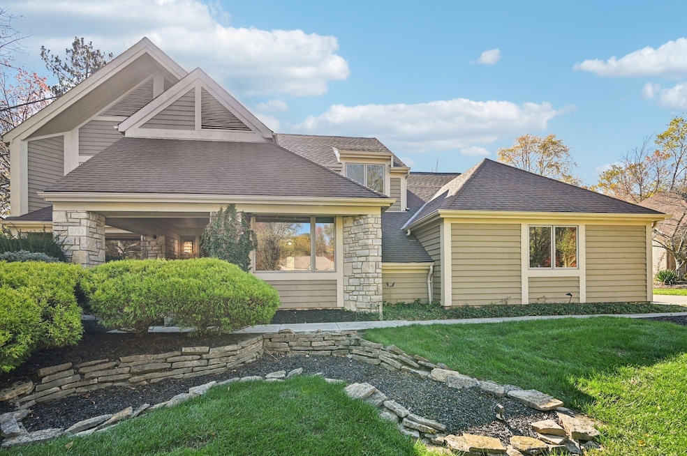 1-web-or-mls-Rushwood Dr-S2910-001