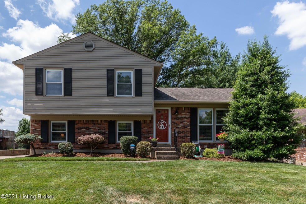 8302 Herrington Ct, Louisville, KY 40228 - photo 1