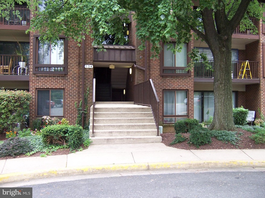 134 Roberts Ln unit 303, Alexandria, VA 22314 - photo 1