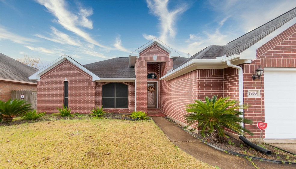 2830 Community Dr, Alvin, TX 77511 - photo 1