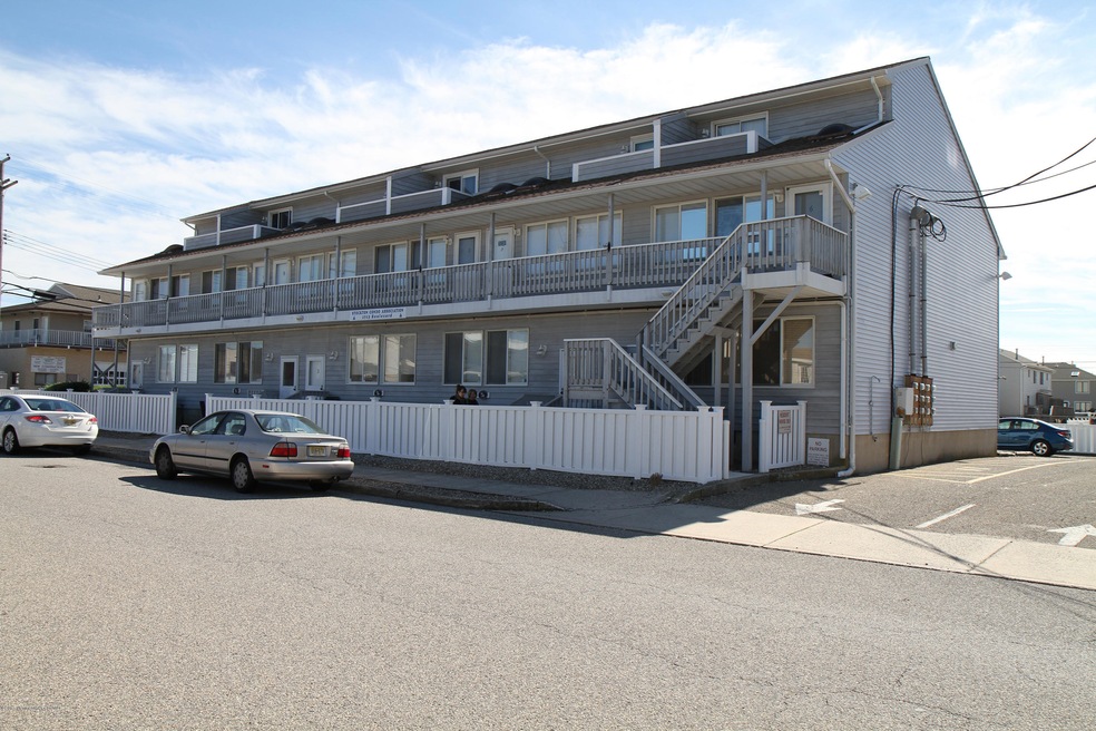 1713 Boulevard #8